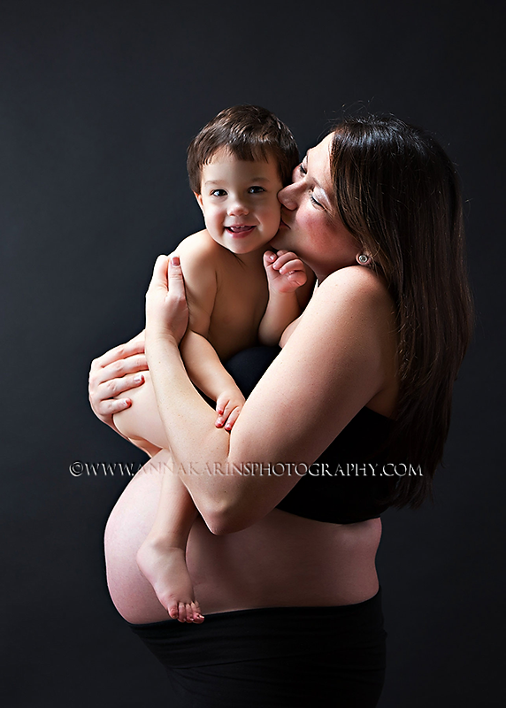 pregnancy photography with toddler brother and mama