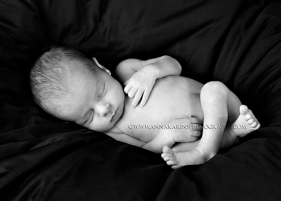curled up timeless newborn portrait, bw timeless newborn portrait